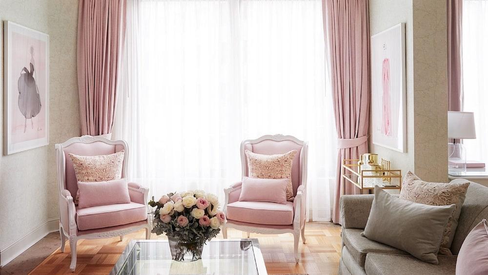 Hotel The Langham Melbourne Esterno foto A living room with a pink color scheme