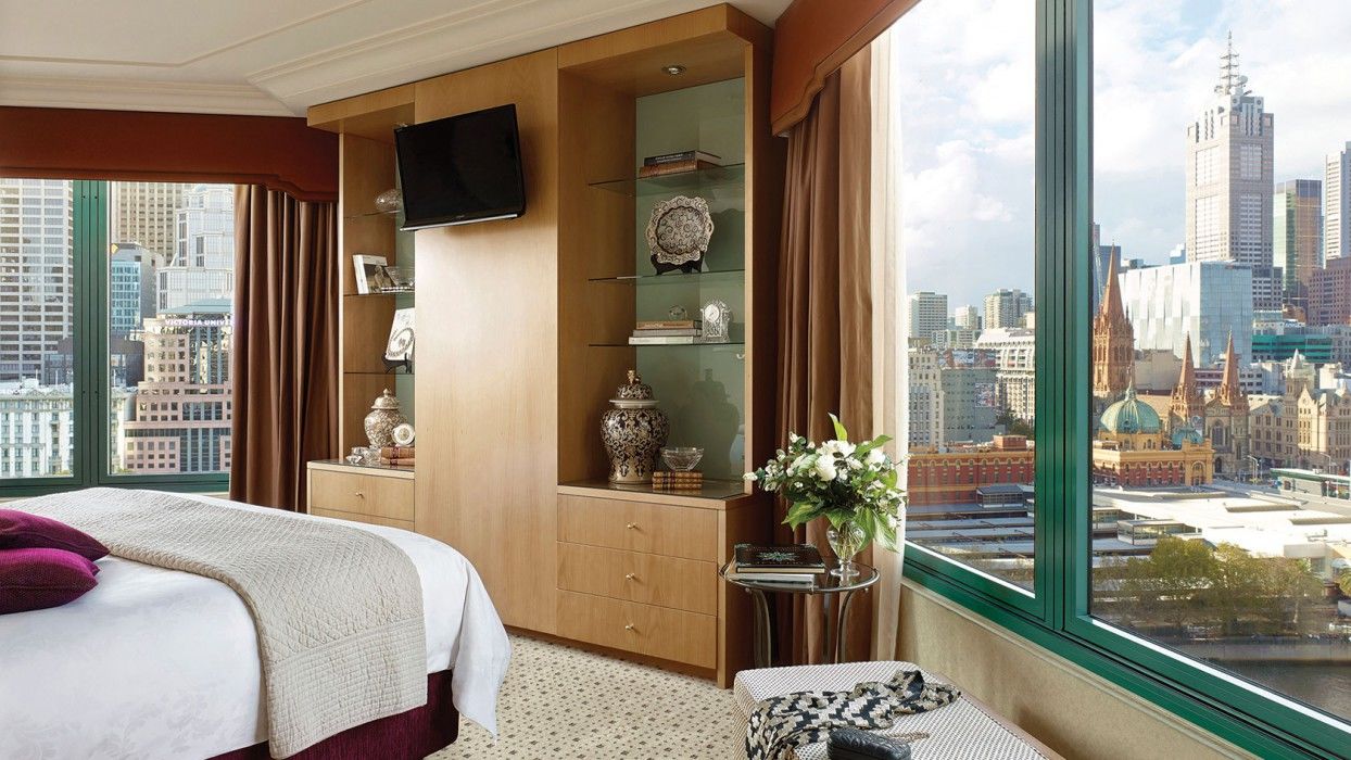 Hotel The Langham Melbourne Esterno foto A bedroom at the Mandarin Oriental, Hong Kong