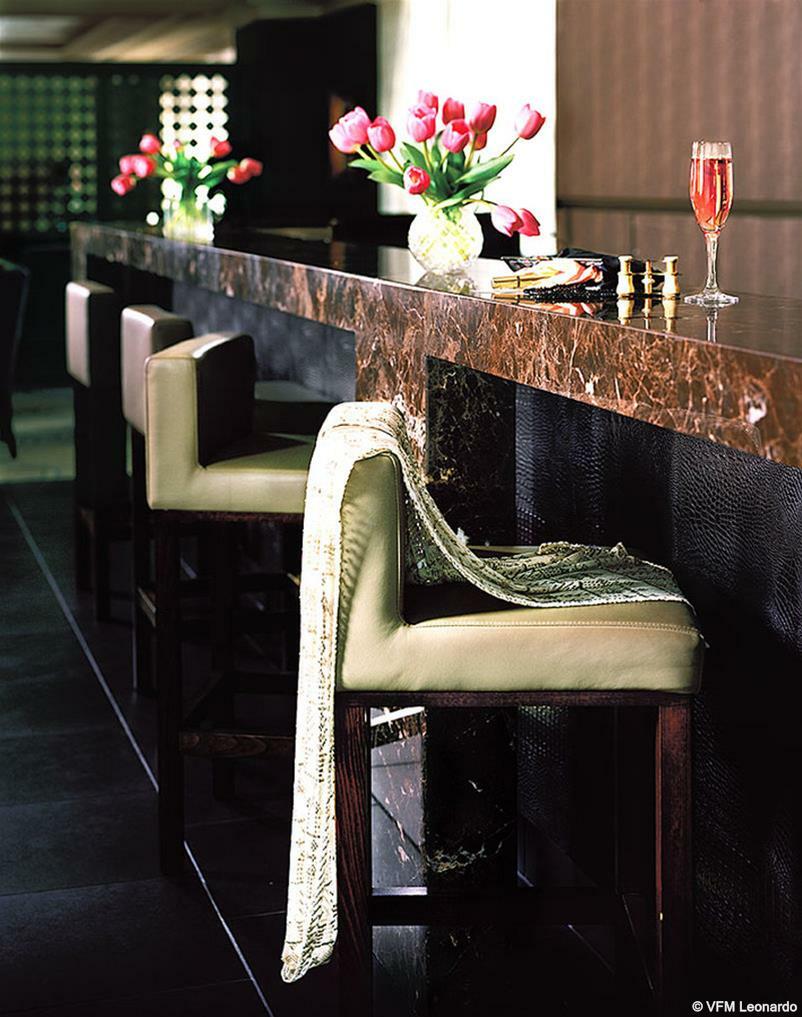 Hotel The Langham Melbourne Esterno foto A bar stool