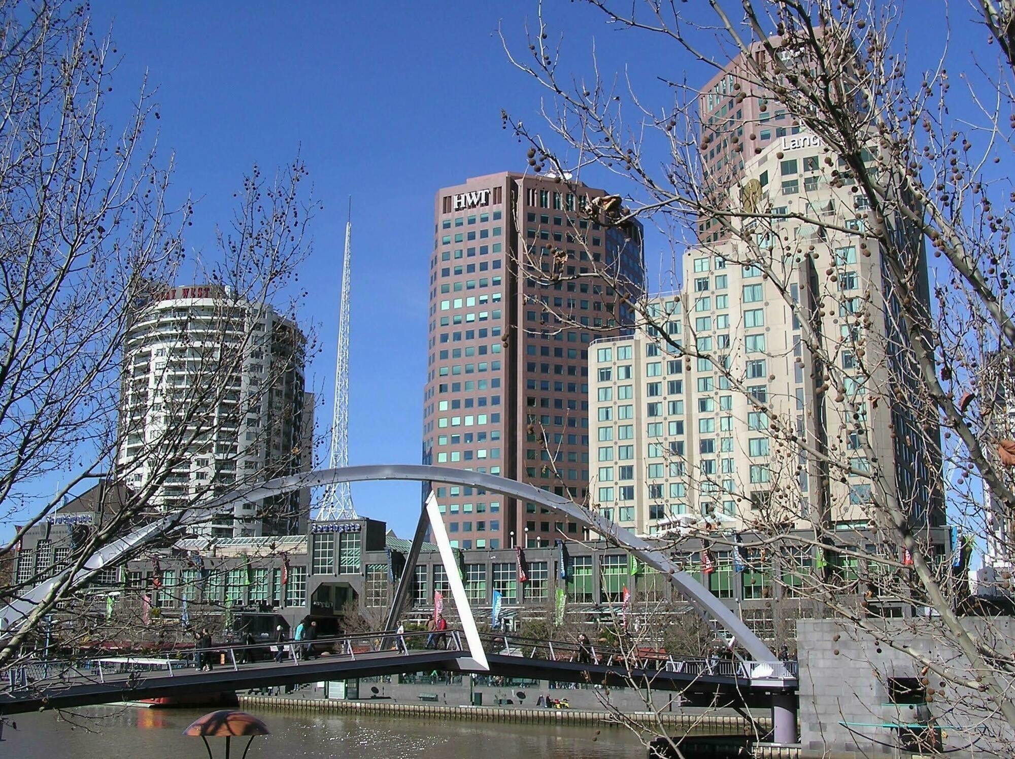 Hotel The Langham Melbourne Esterno foto The Yarra River and the Yarra Bridge